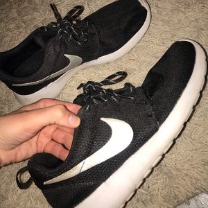 Nike Roshe (Black)